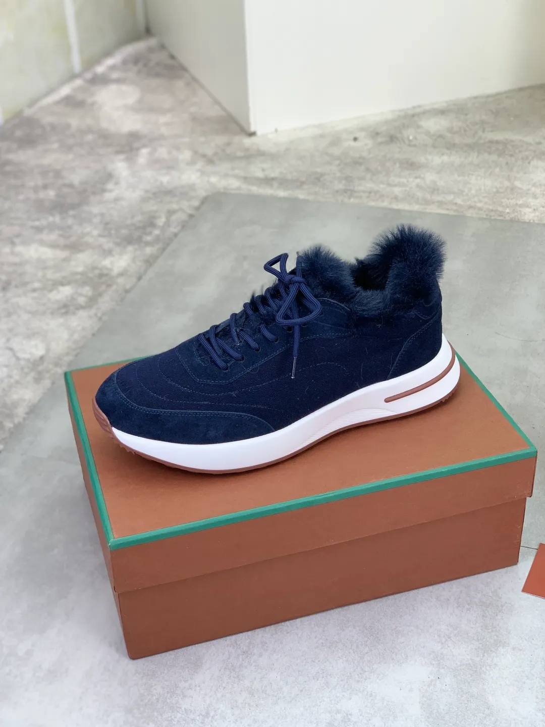 Men's Men's Shoes 💰P460 New Style 💰Mauri The latest casual shoes Loro Piana 💯Top grade💯Buy the original copy💯 Founded the existing Loro Piana company on April 24, 1924. It is now the sixth generation of family business, providing top quality products to customers who are discerning about taste and quality. Imported original fly woven fabric with cowhide fabric, plain calfskin lining. Hand-sewn thread with cowhide feet. Original packaging. High-end outsole. Size: 38-44 (customized for 45 and 46). 5️⃣ colors available.
